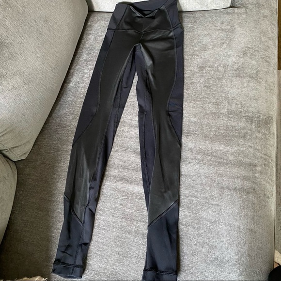 Lululemon black Wunder Under leggings - size 0 - Picture 1 of 3